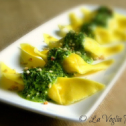 Caramelle fatte a mano Pastificio Barone ripiene di tartufo con pesto di prezzemolo e nocciole-Barone d.o.o.