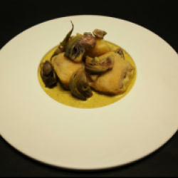 Ravioli al salmone e kren con carciofi Therum e salsa allo zafferano-Barone d.o.o.