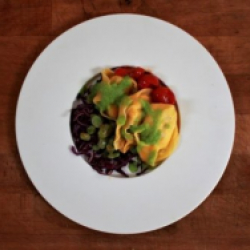 Tortelloni allo spada affumicato Pastificio Barone, crema di asparagi, fave croccanti, cavolo cappuccio e pomodorino al forno-Barone d.o.o.