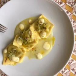 Tortelloni ripieni di porro e arancia su crema di patate e fonduta di formaggio di fossa-Barone d.o.o.