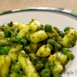 Tronchetti Pastificio Barone con pesto di tarassacco, fiori di zucchine e piselli-Barone d.o.o.