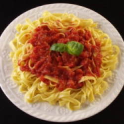 Fresh noodles in tomato sauce – »PUMMAROLA«-Barone Ltd.