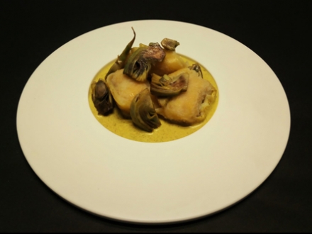 Ravioli al salmone e kren con carciofi Therum e salsa allo zafferano-Barone d.o.o.