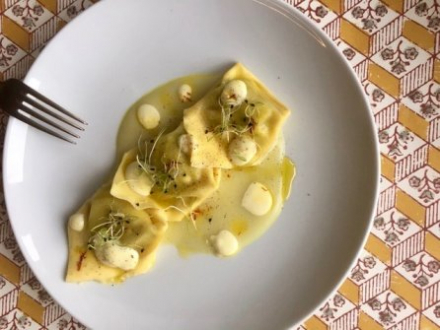 Tortelloni ripieni di porro e arancia su crema di patate e fonduta di formaggio di fossa-Barone d.o.o.