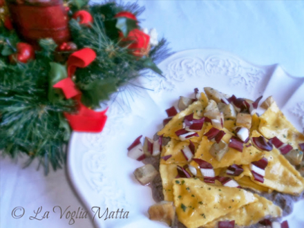 Triangoli al formaggi con carciofi su crema di radicchio rosso trevigiano-Barone d.o.o.