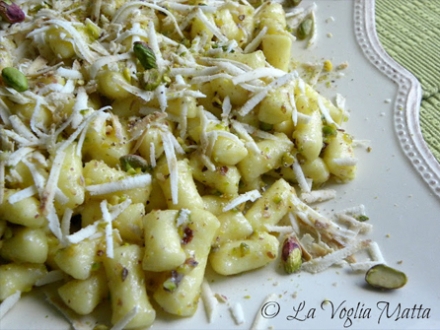 Tronchetti ai pistacchi e ricotta affumicata-Barone d.o.o.