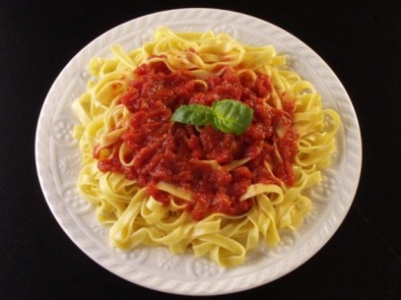 Fresh noodles in tomato sauce – »PUMMAROLA«-Barone Ltd.